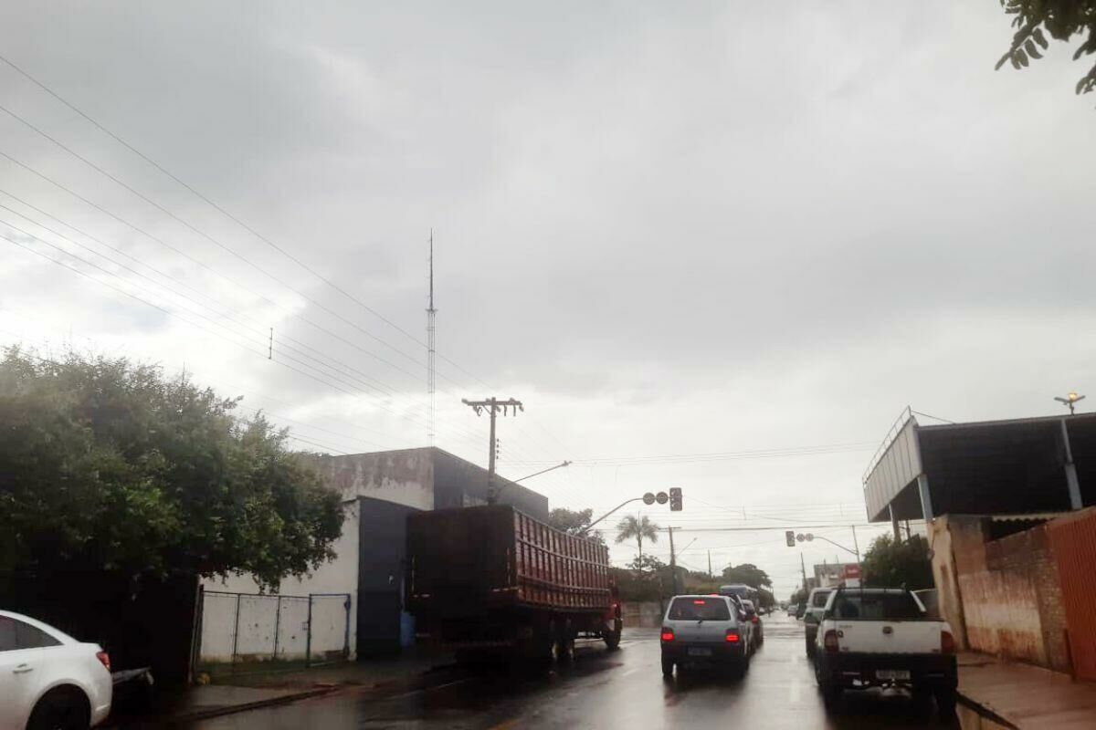 Imagem de compartilhamento para o artigo Chuva acima da média causa alagamentos em Paranaíba; obra promete resolver problemas de escoamento da MS Todo dia